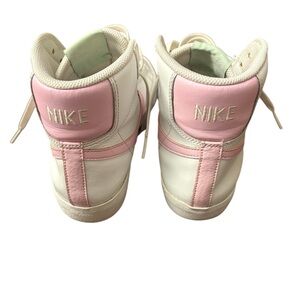 Nike Kids Sneakers in Pink and Cream